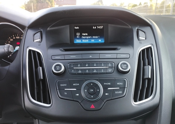 Ford Focus cena 40467 przebieg: 127000, rok produkcji 2018 z Niemcza małe 704
